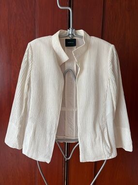 Akris Ivory Seersucker Pleated Jacket Size 8 (Small)